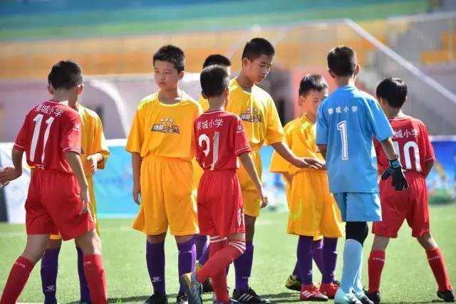 莫兰德15+14徐杰14分 广东6人上双大胜深圳